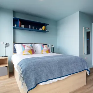 Coleman Court Summer Apartment