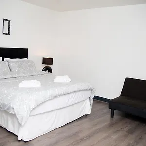 https://ultracentral-apartment-beside-temple-bar.dublin-hotelsweb.com