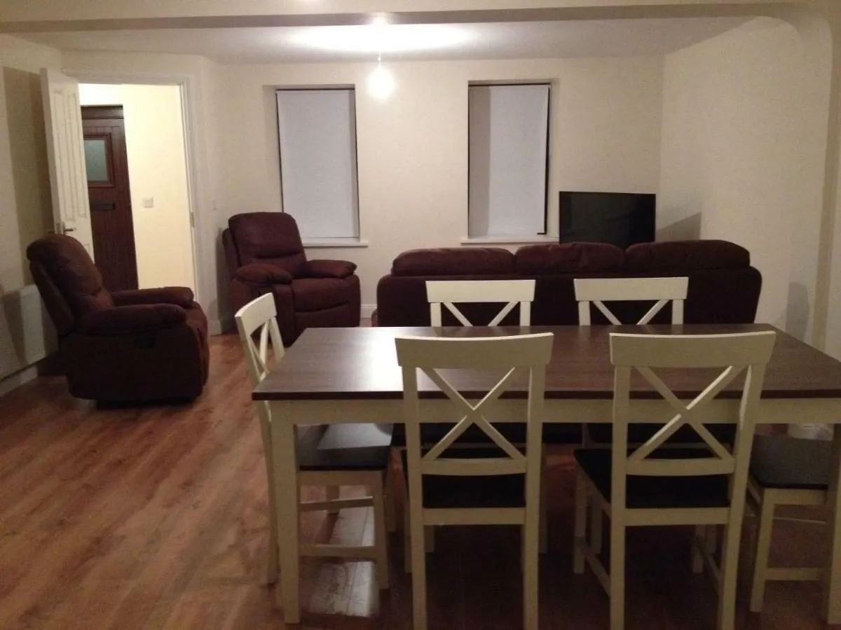 Сasa de vacaciones 3 Bedroom Newly Furnished Cork City